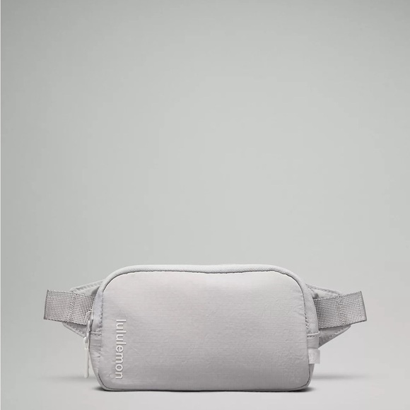Lululemon Mini Belt Bag- Silver Drop/Vapor - Picture 2 of 6